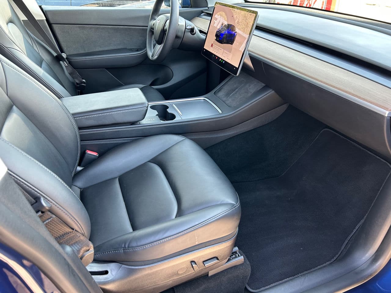 Tesla Model Y 2022 — Миниатюра 14