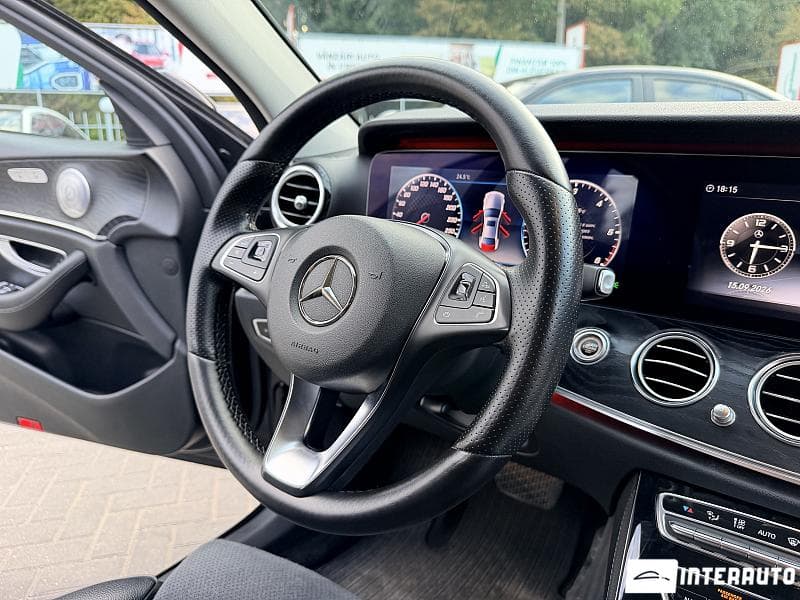 Mercedes E 220 2016 — Миниатюра 11