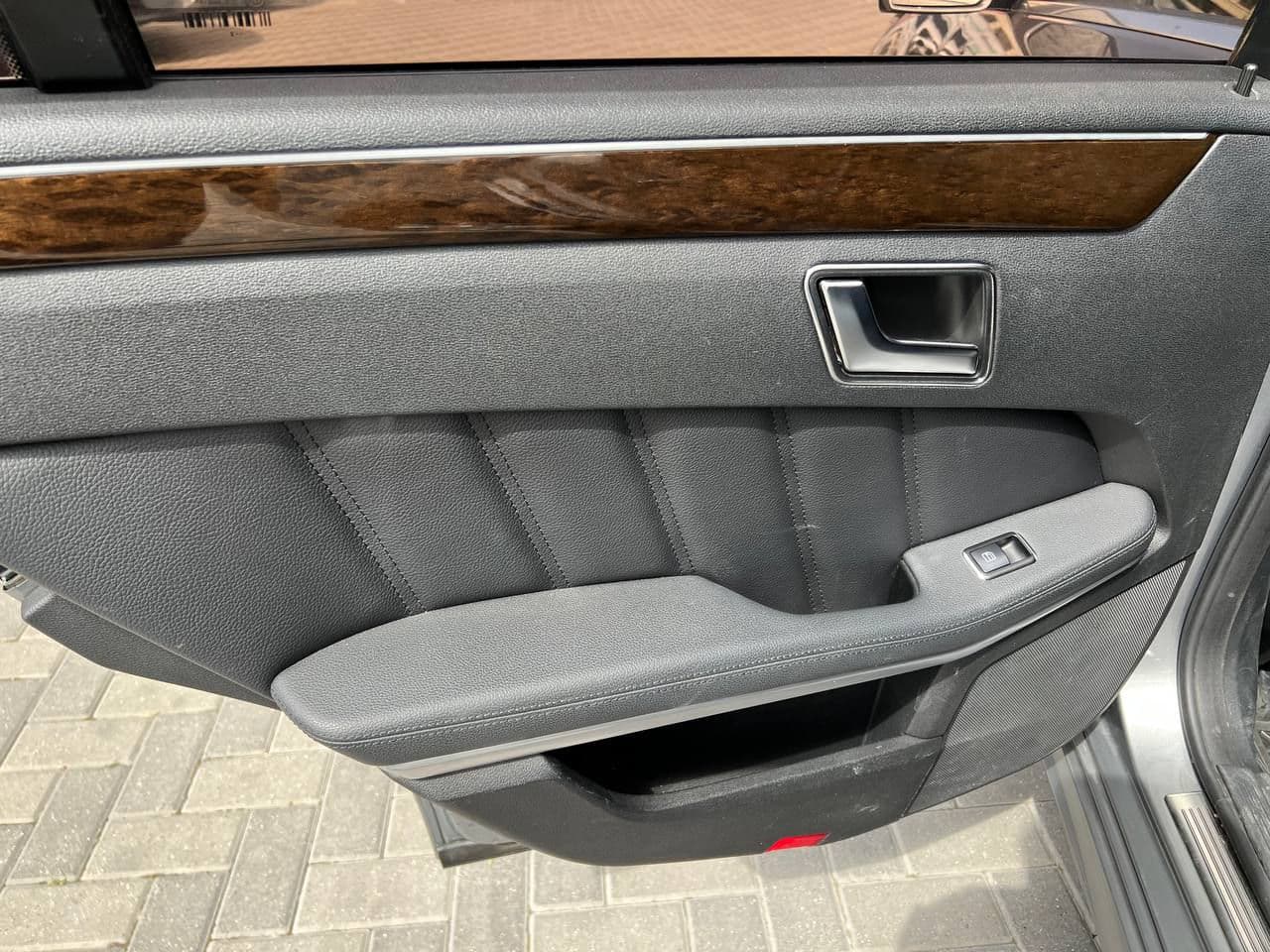 Mercedes E 200 2012 — Миниатюра 16