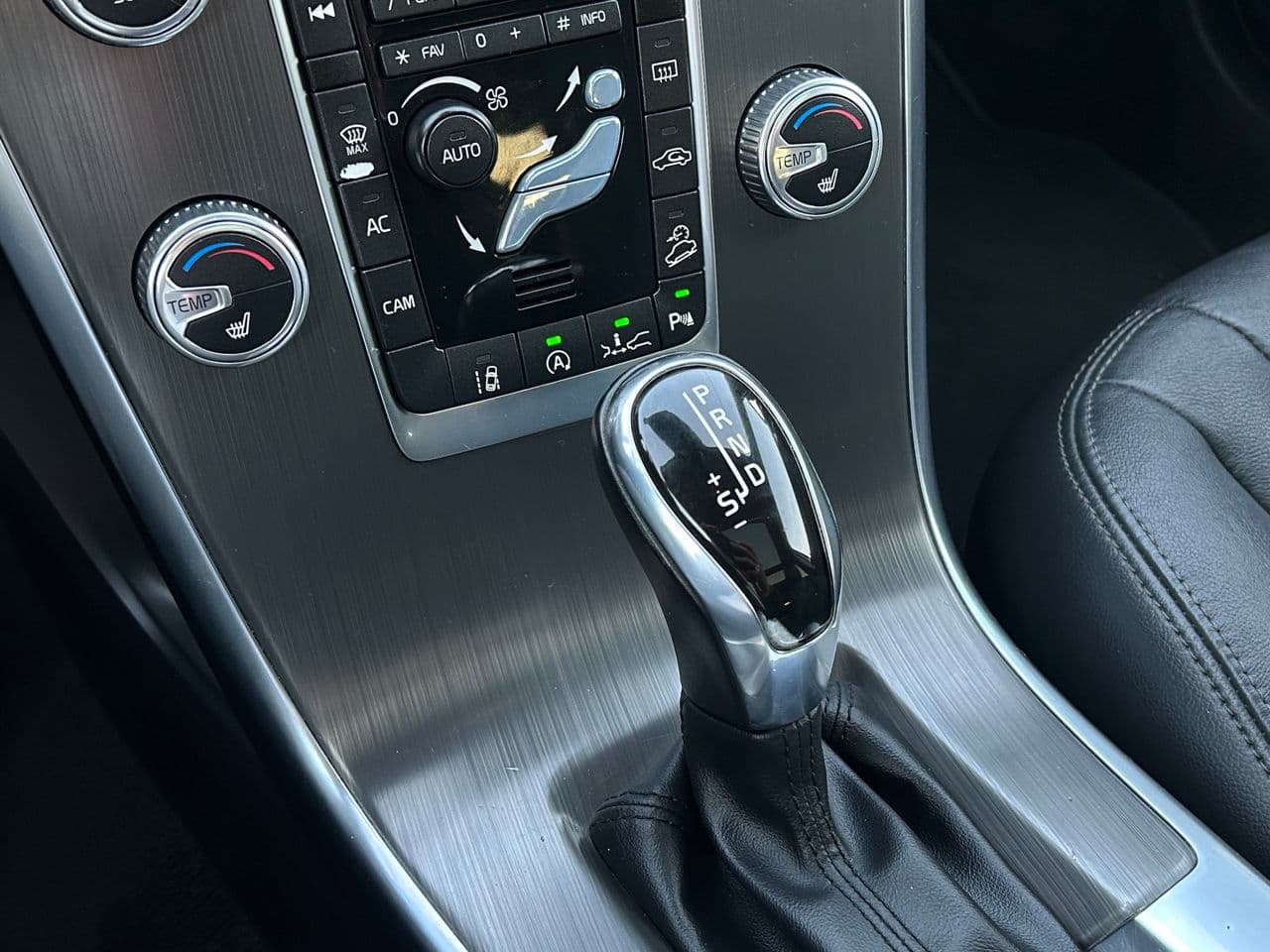 Volvo XC 60 2016 — Миниатюра 16