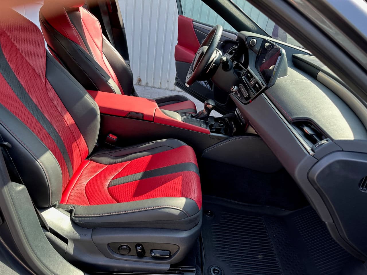 Lexus ES 300h 2022 — Миниатюра 5