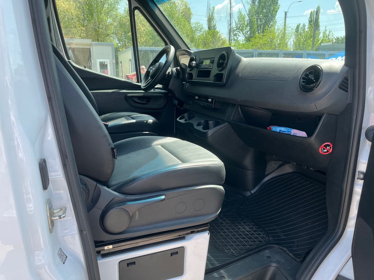 Mercedes Sprinter 2023 — Миниатюра 10