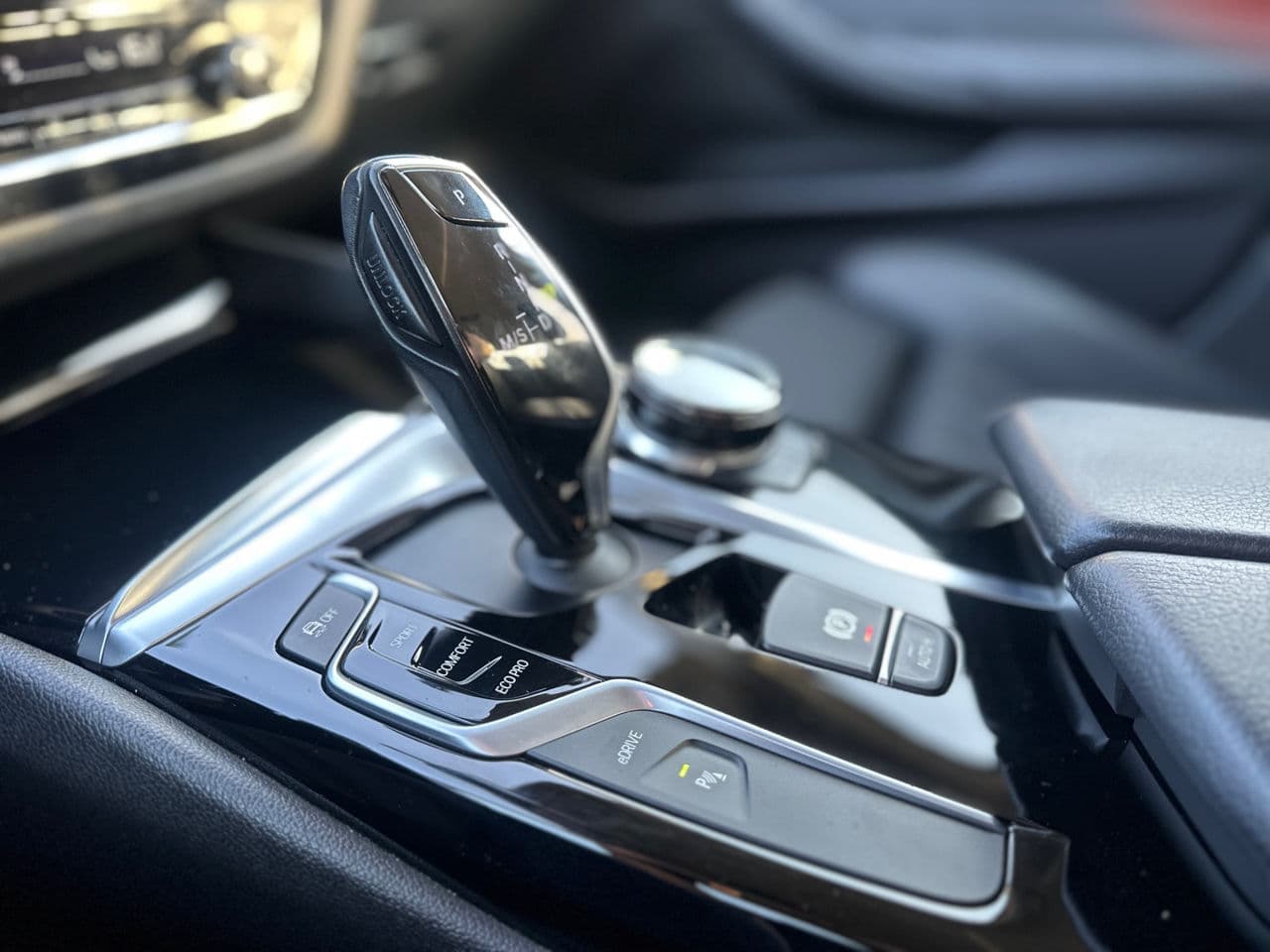 BMW 530e 2018 — Миниатюра 13
