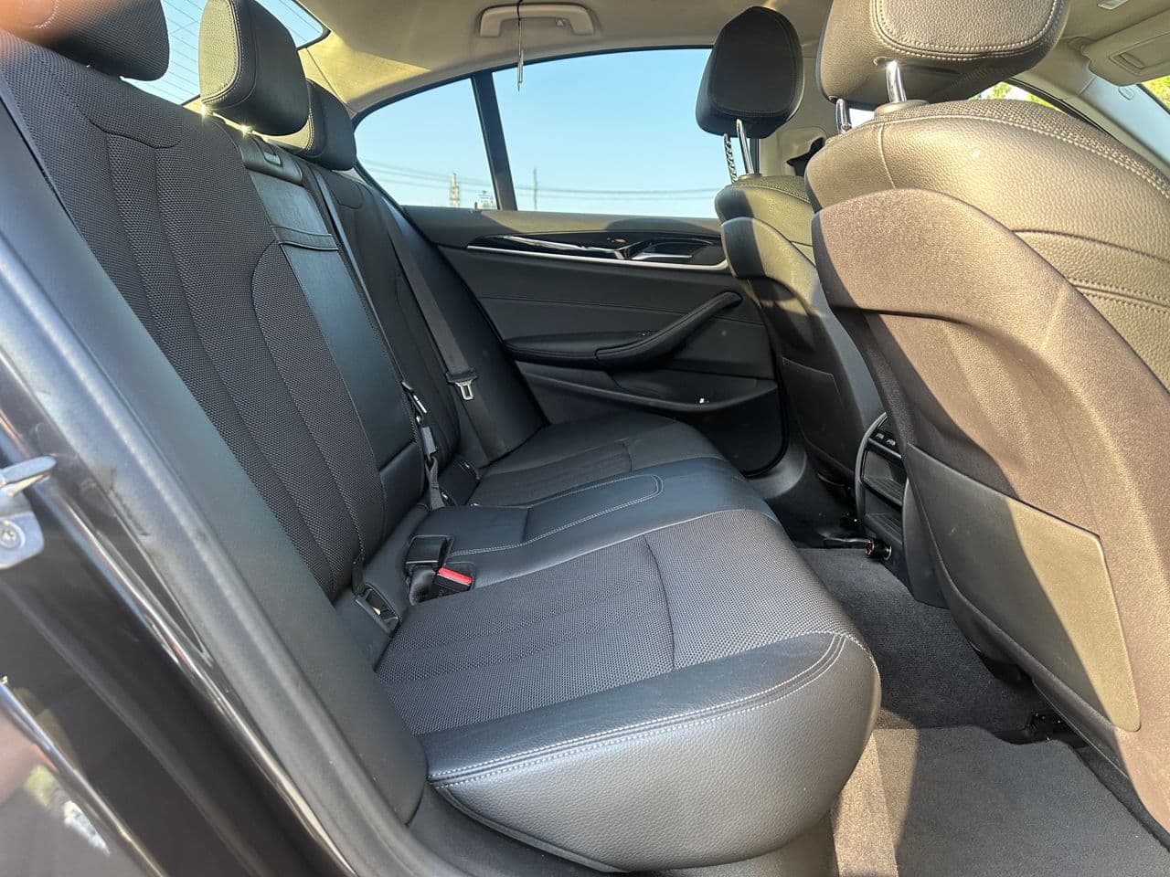 BMW 530e 2018 — Миниатюра 17
