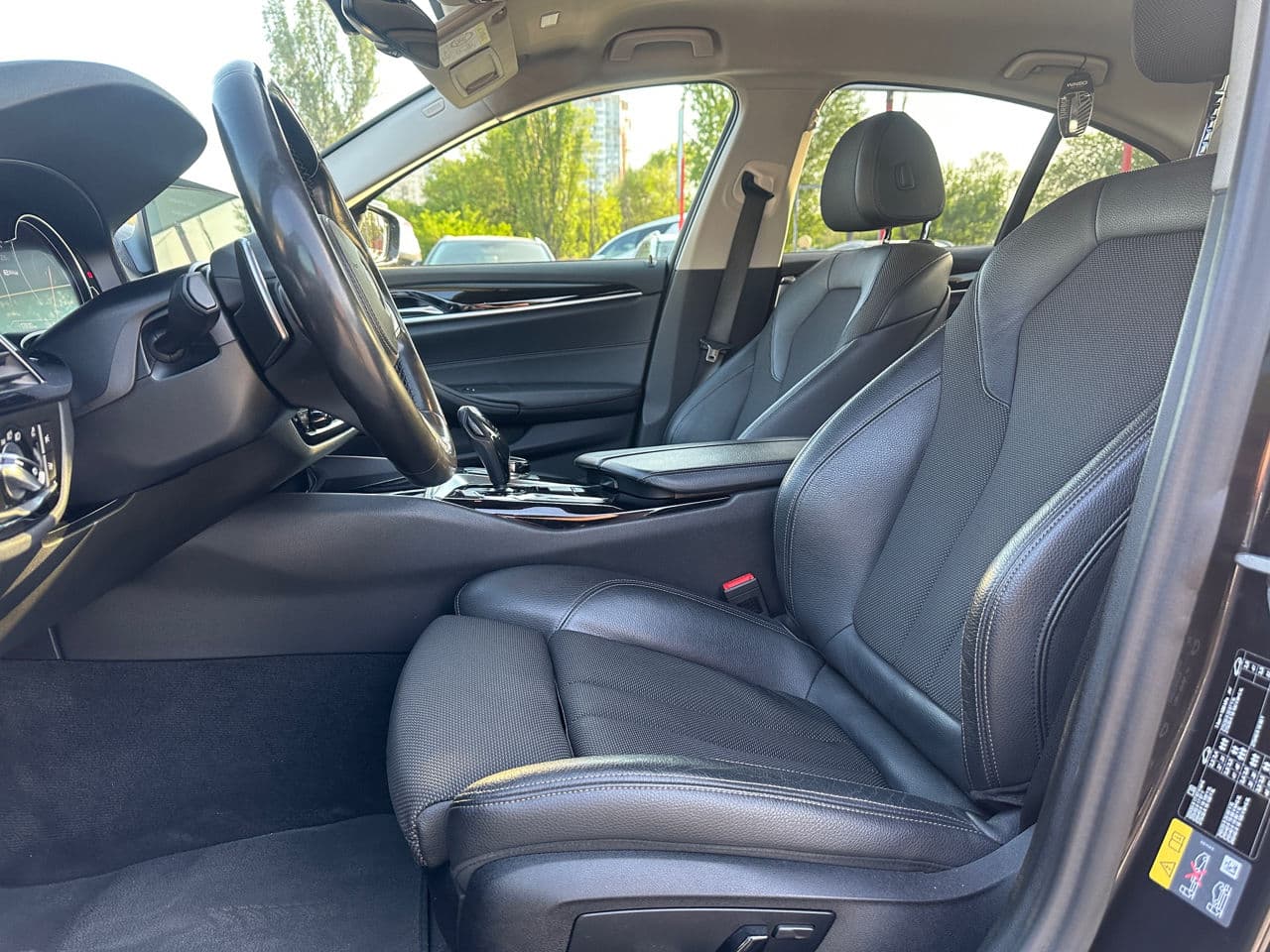 BMW 530e 2018 — Миниатюра 5