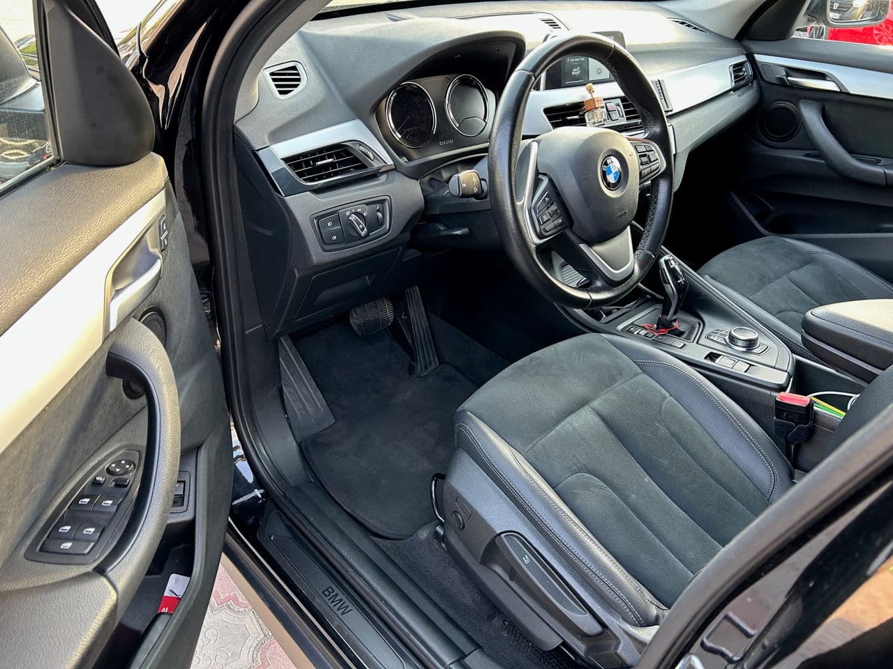 BMW X1 1.6D 2018 — Миниатюра 5