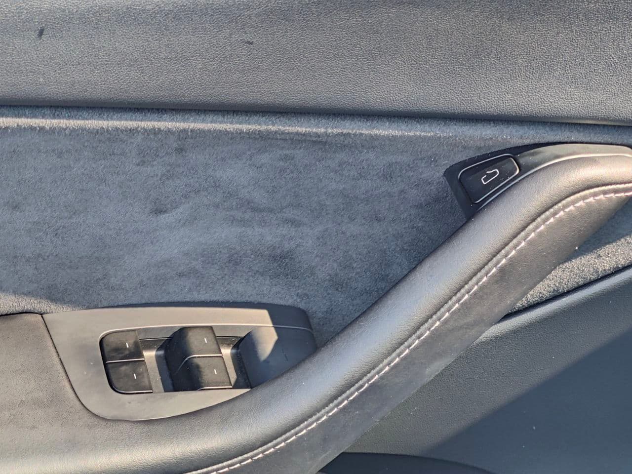 Tesla Model Y 2021 — Миниатюра 12