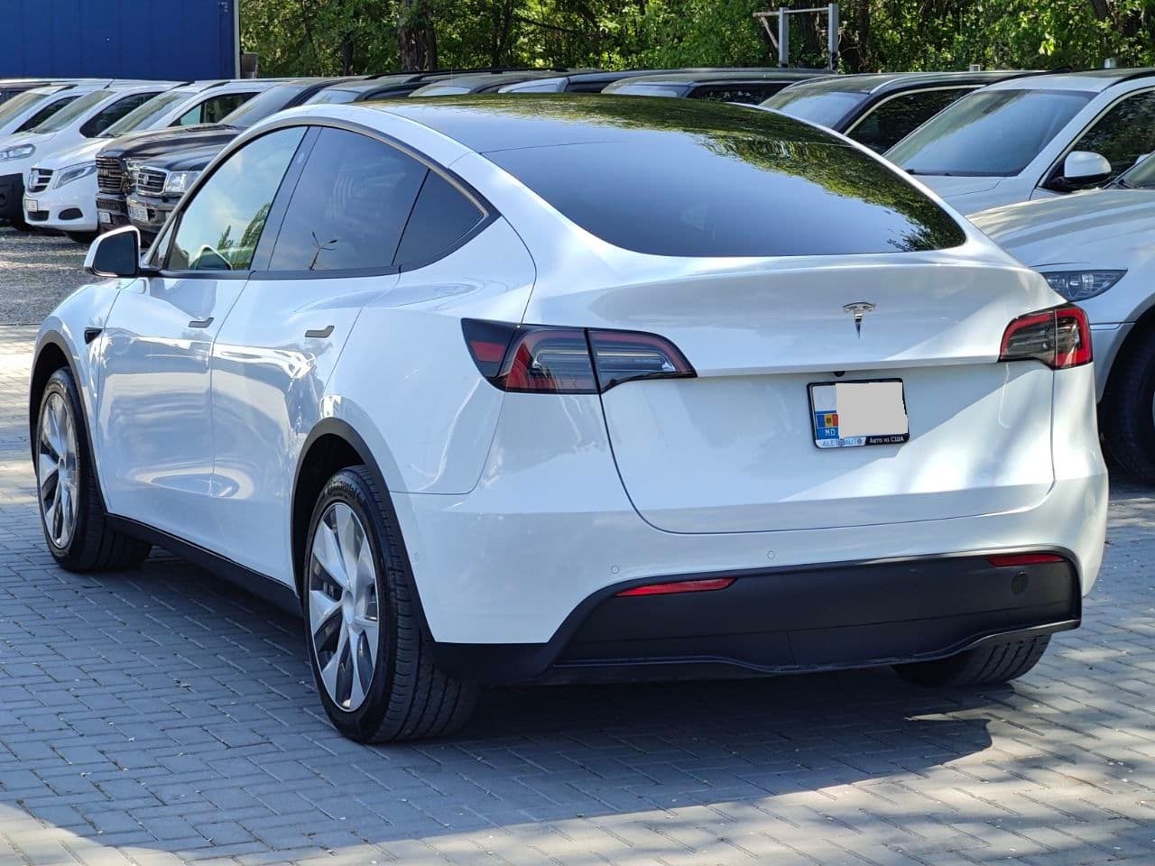 Tesla Model Y 2021 — Миниатюра 4