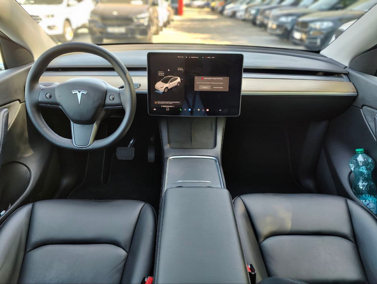 Tesla Model Y 2021 — Миниатюра 6