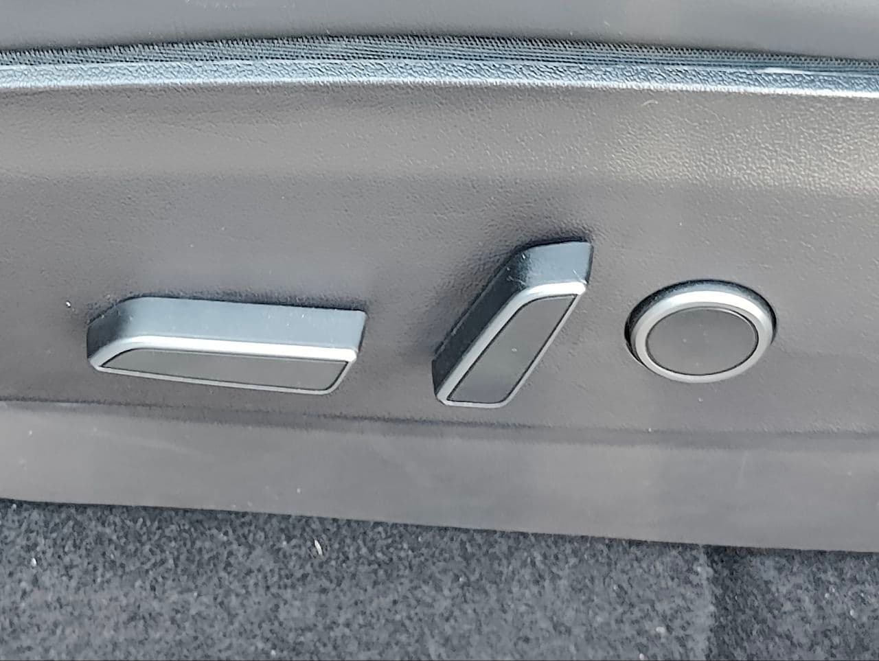 Tesla Model Y 2021 — Миниатюра 13