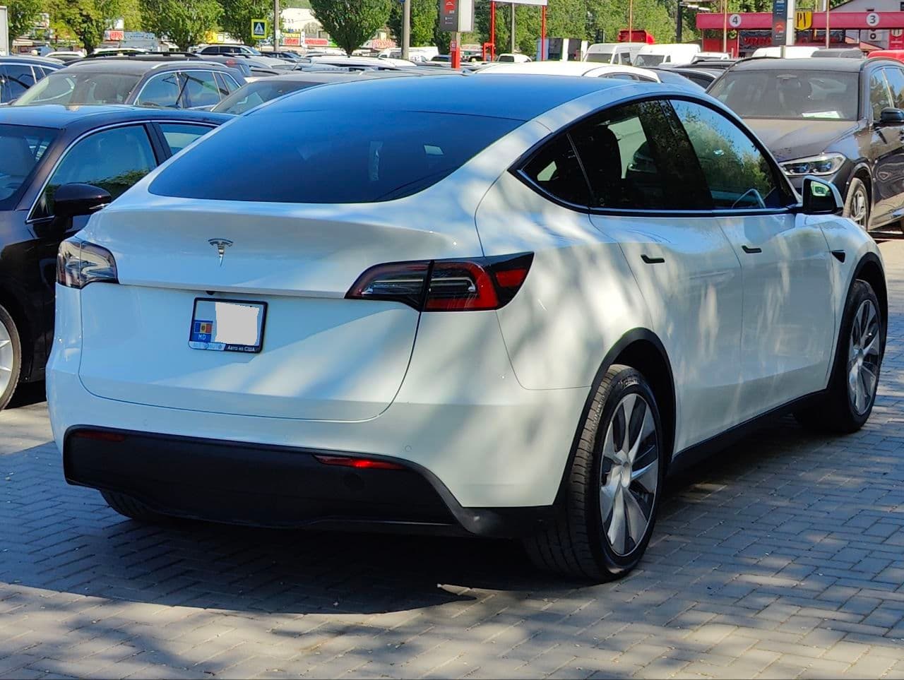 Tesla Model Y 2021 — Миниатюра 2