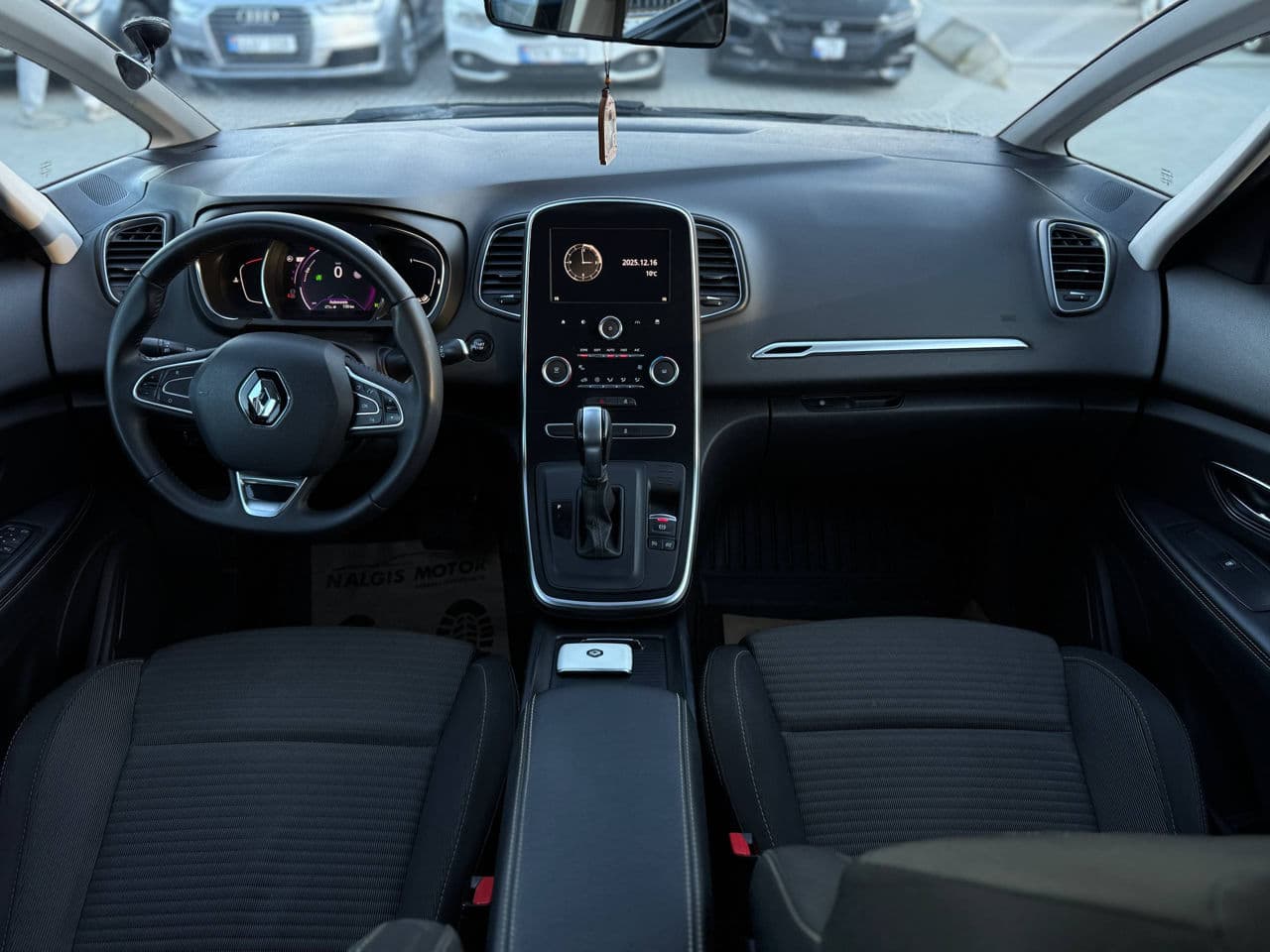 Renault Grand Scenic 2018 — Миниатюра 6