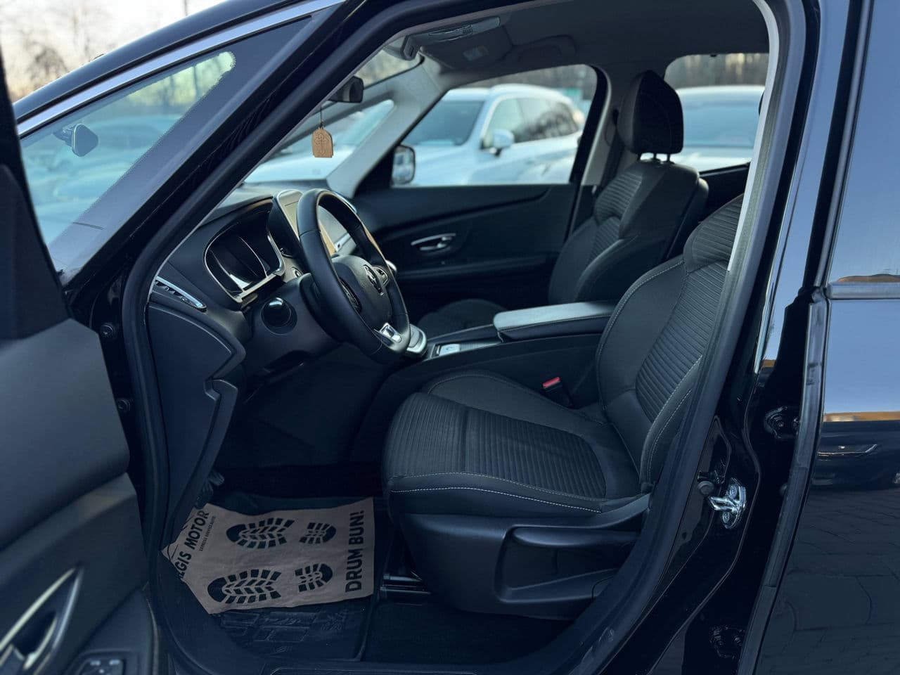 Renault Grand Scenic 2018 — Миниатюра 5