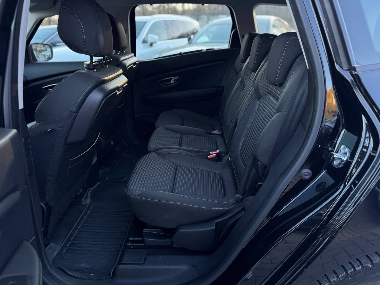 Renault Grand Scenic 2018 — Миниатюра 13