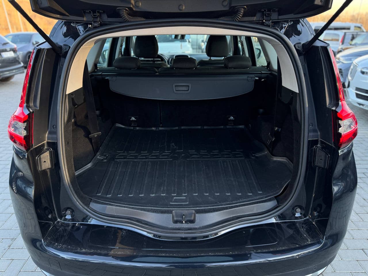 Renault Grand Scenic 2018 — Миниатюра 18