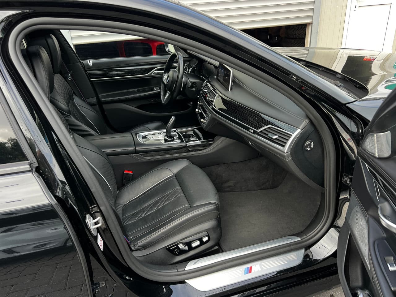 BMW 745e 2019 — Миниатюра 7