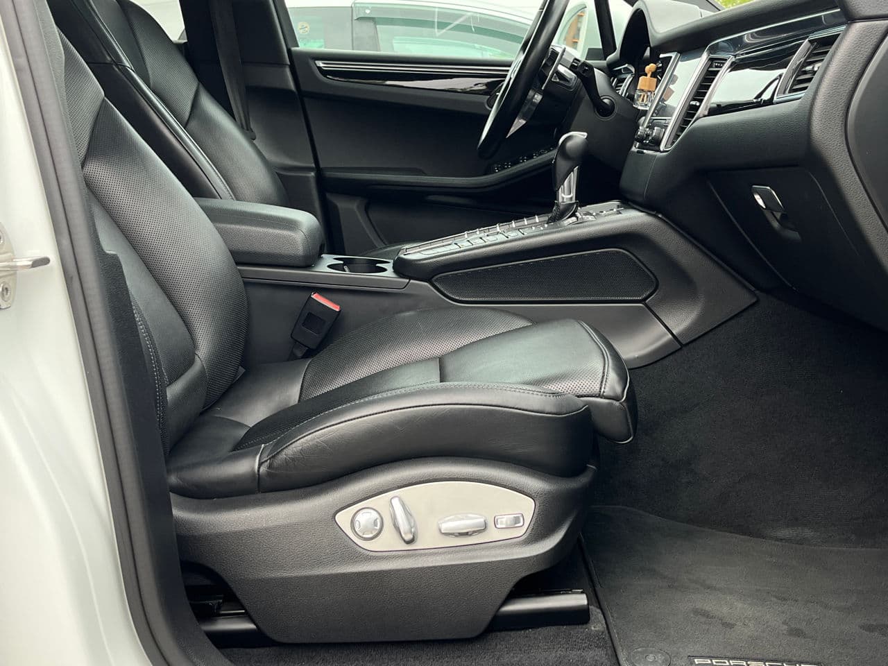 Porsche Macan 2018 — Миниатюра 16