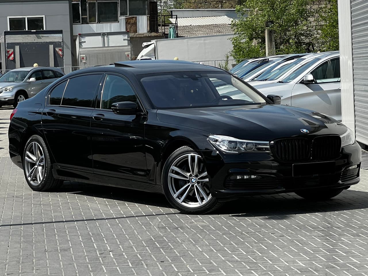 BMW 740e 2017 — Миниатюра 4