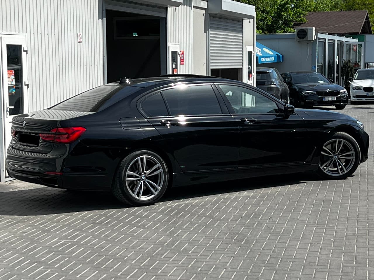 BMW 740e 2017 — Миниатюра 3