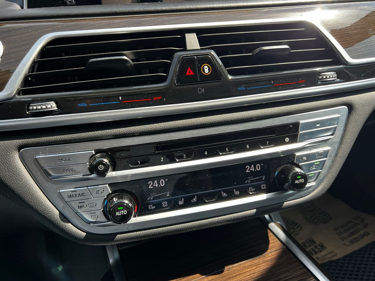 BMW 740e 2017 — Миниатюра 10