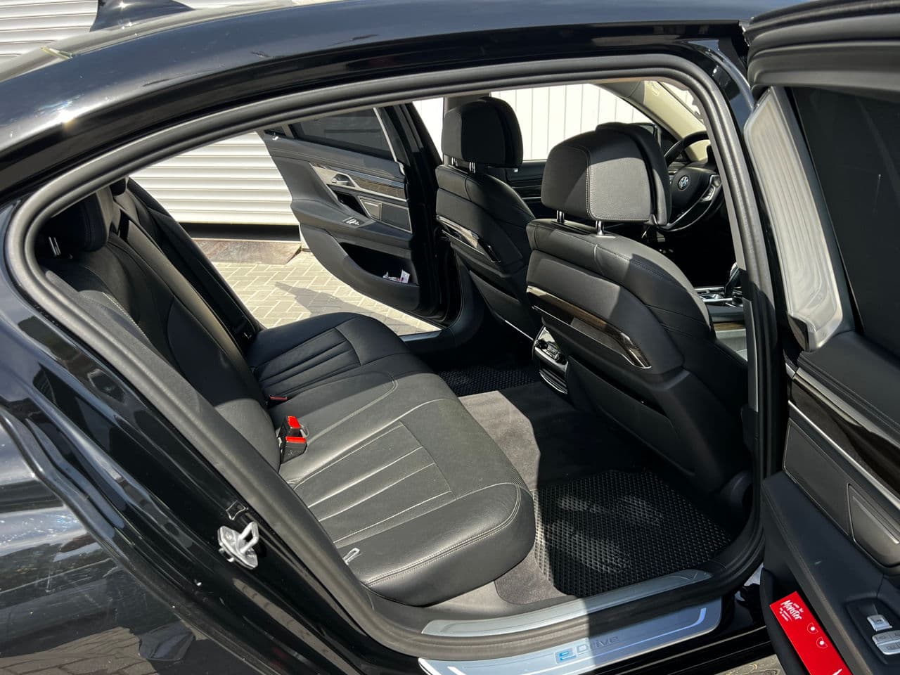 BMW 740e 2017 — Миниатюра 14