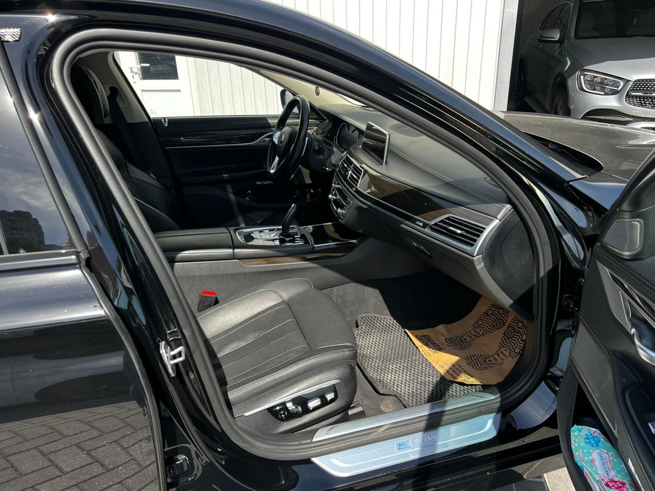BMW 740e 2017 — Миниатюра 13