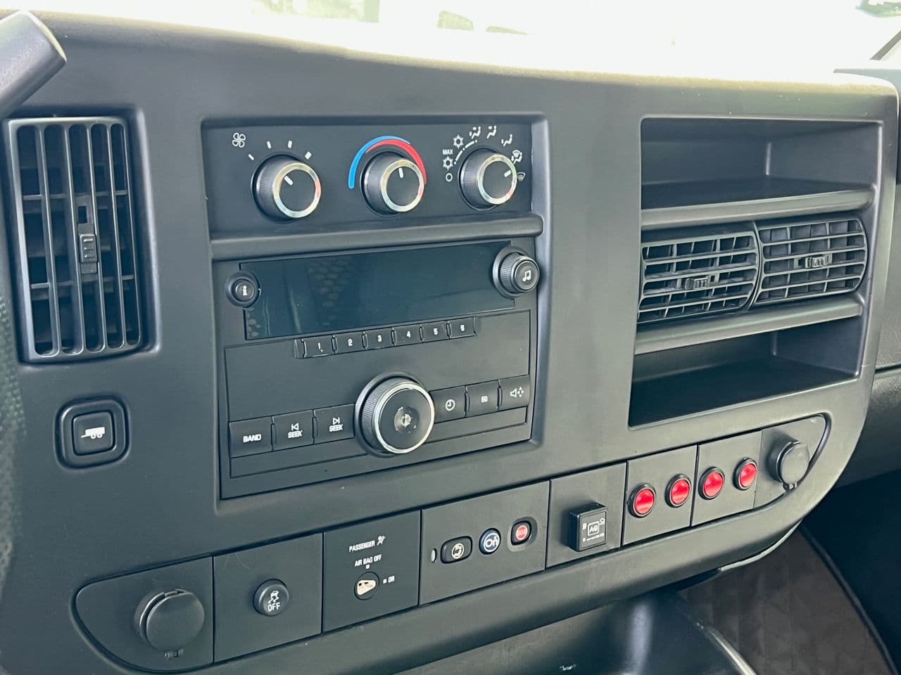 Chevrolet Express 2014 — Миниатюра 10