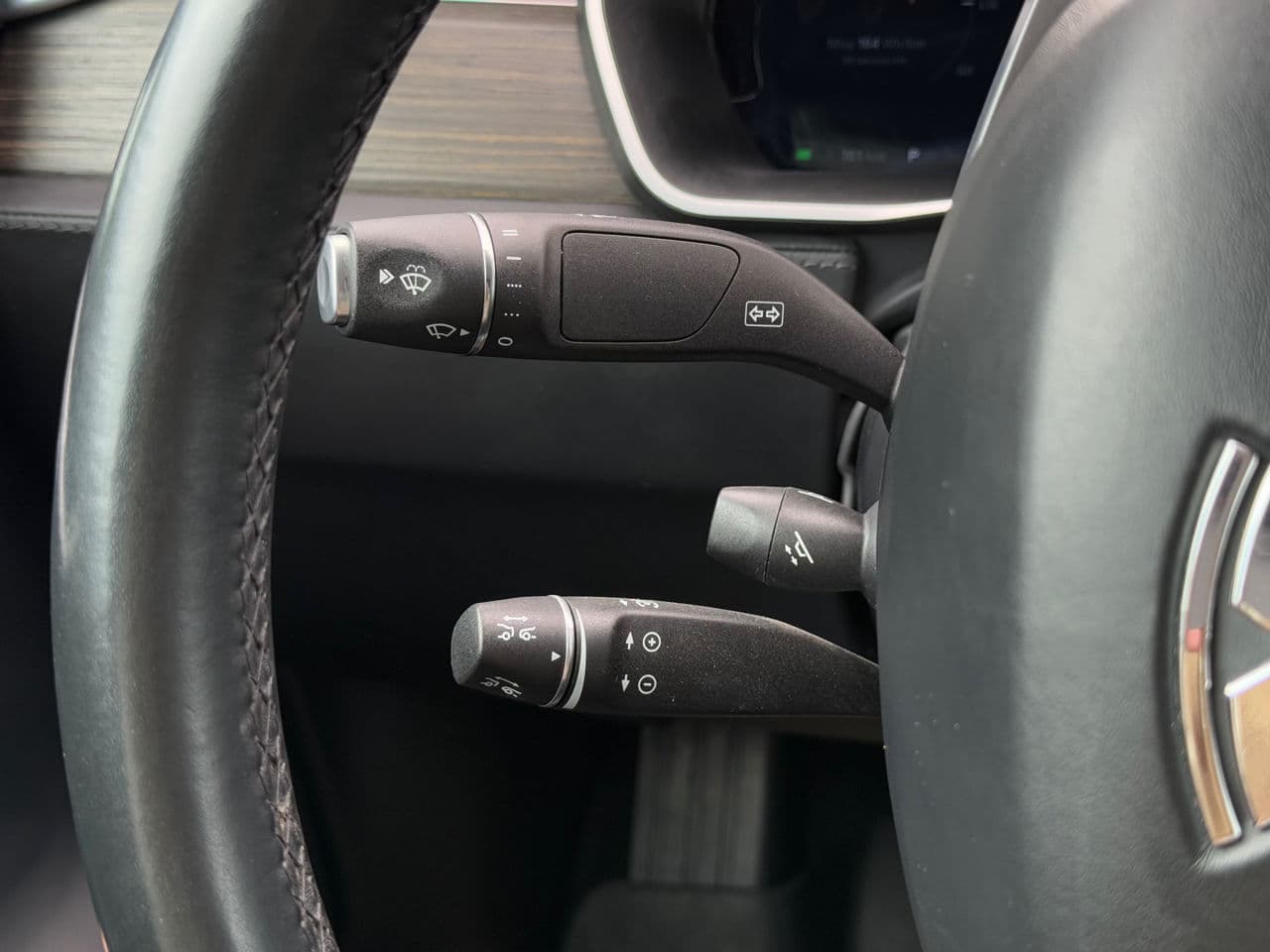 Tesla Model S 2016 — Миниатюра 8