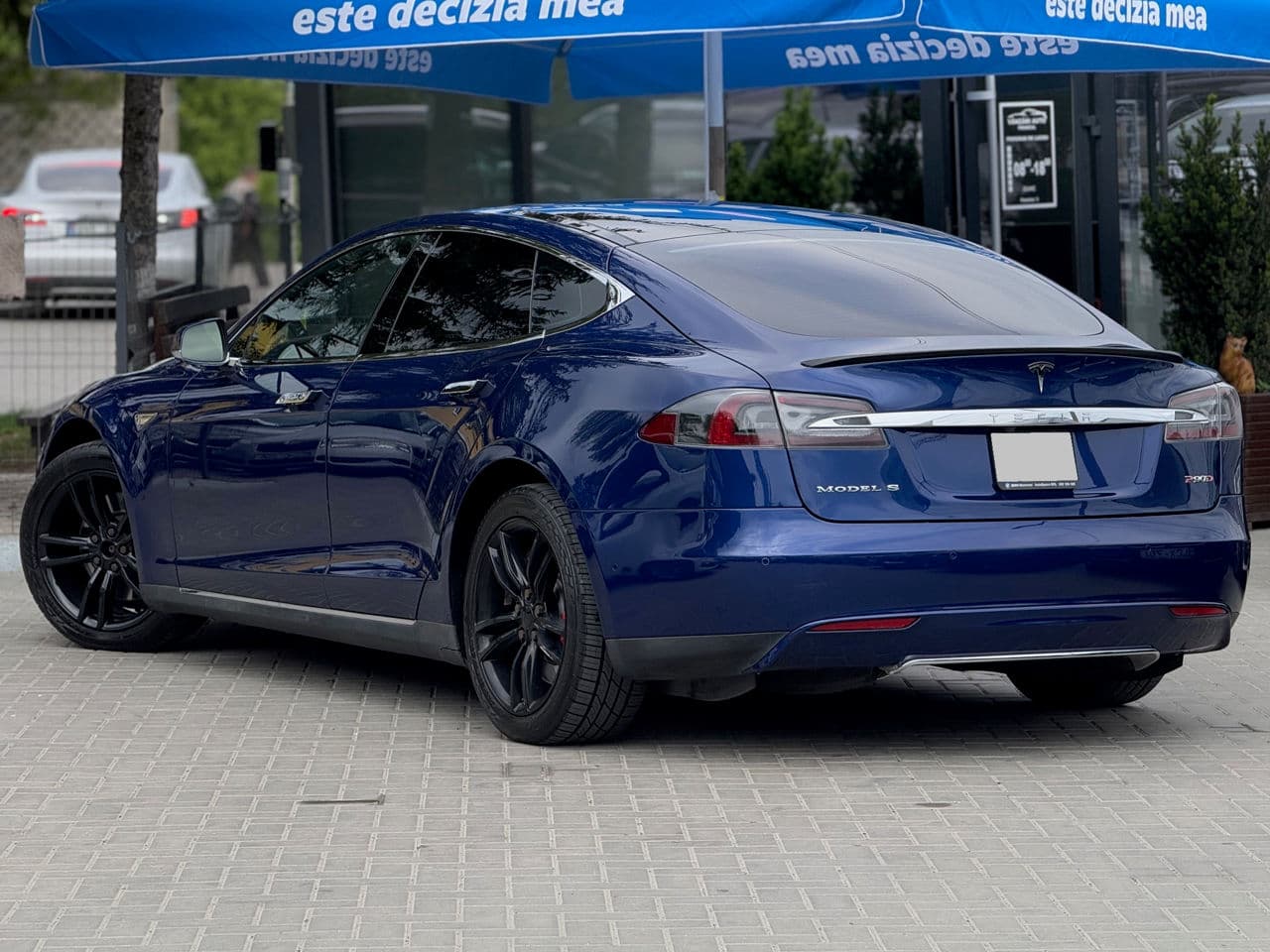 Tesla Model S 2016 — Миниатюра 4