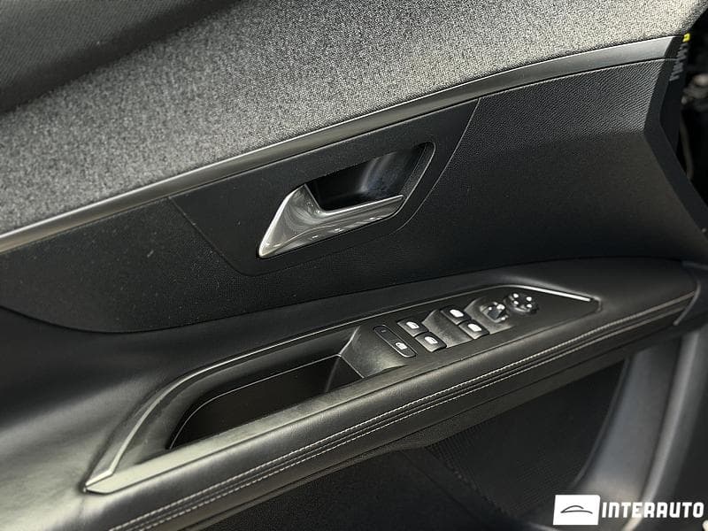 Peugeot 3008 2018 — Миниатюра 9