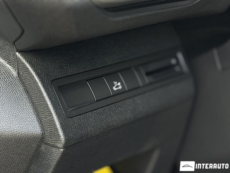 Peugeot 3008 2018 — Миниатюра 12