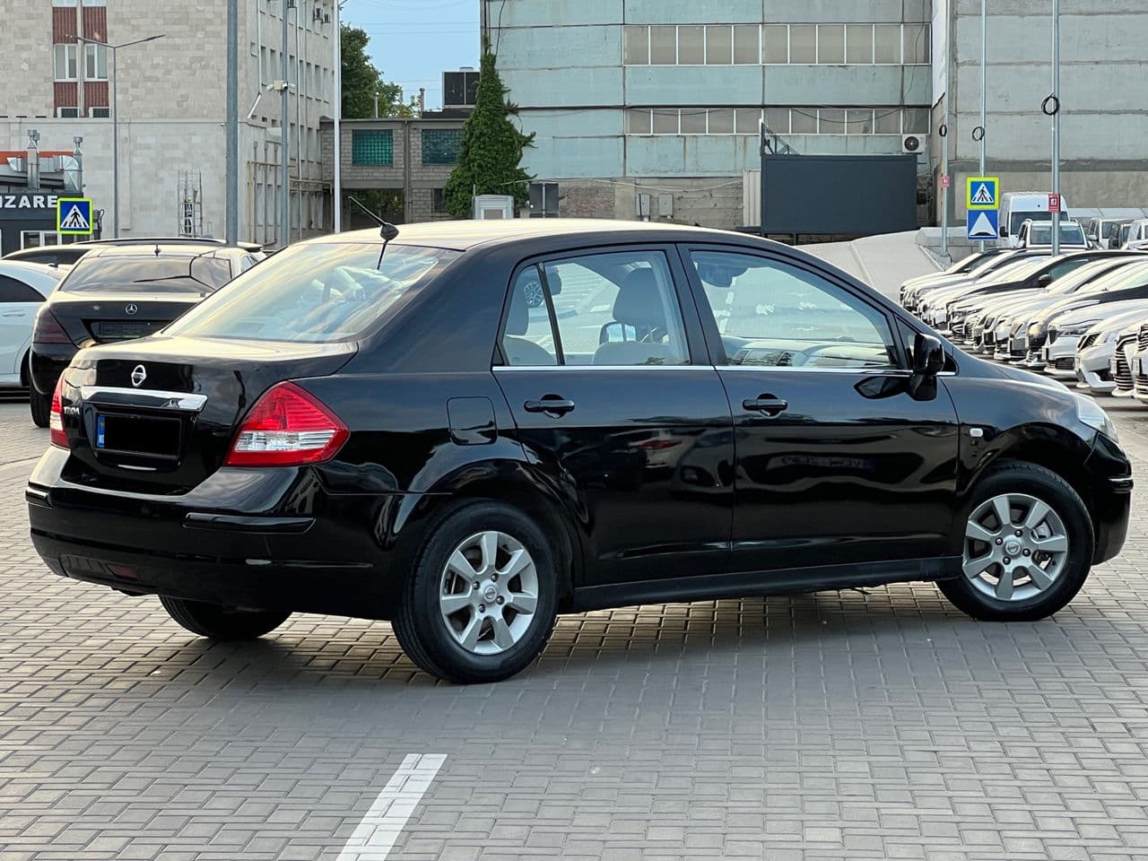 Nissan Tiida 2008 — Миниатюра 3