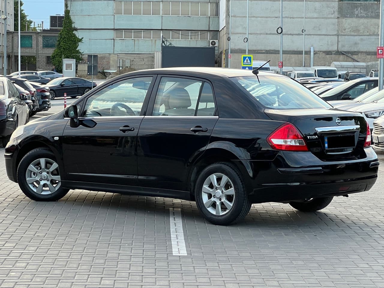 Nissan Tiida 2008 — Миниатюра 4