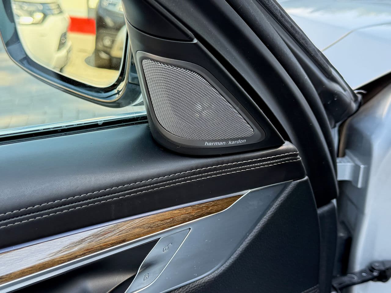 BMW 740e 2017 — Миниатюра 8