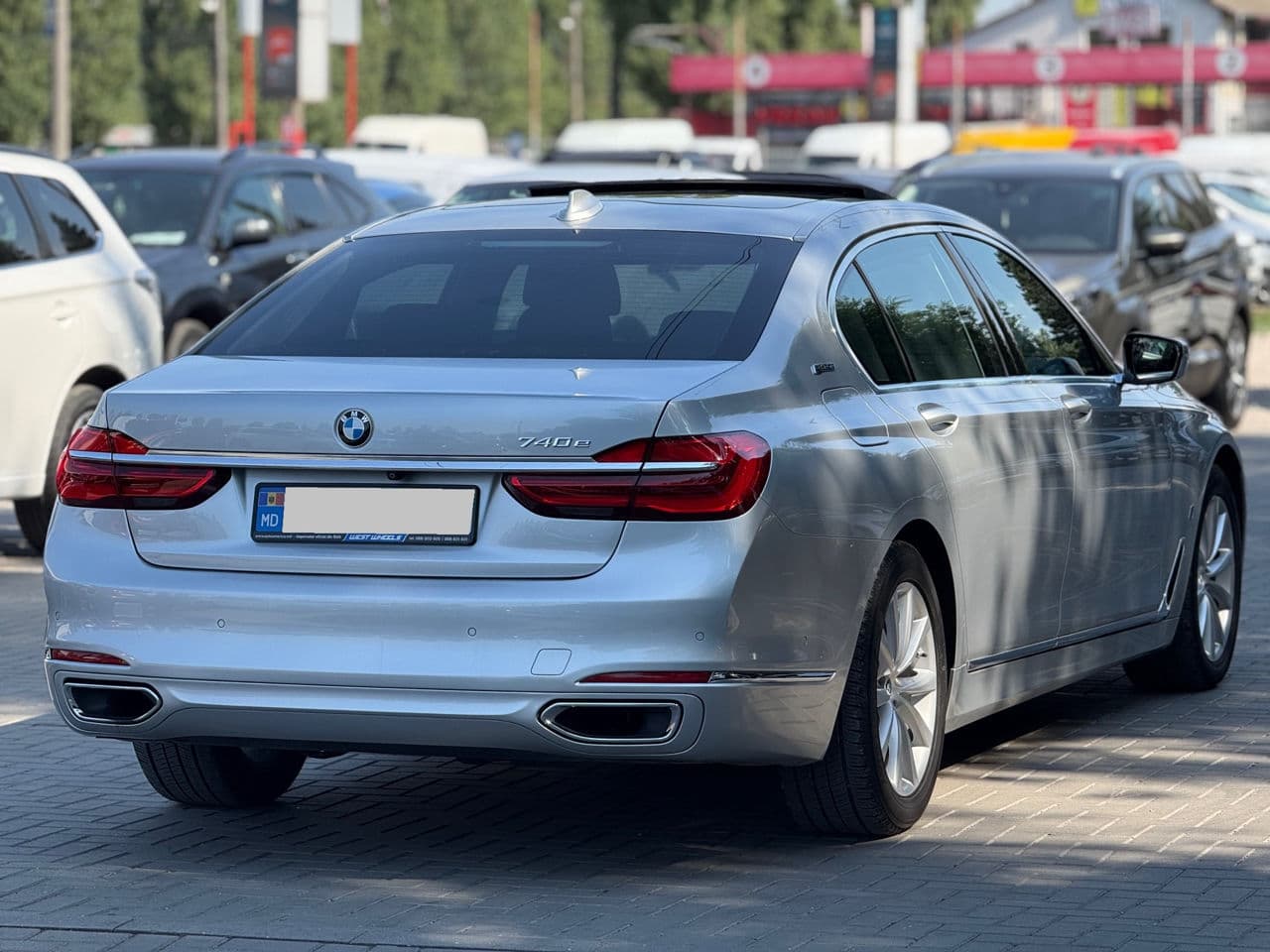 BMW 740e 2017 — Миниатюра 2