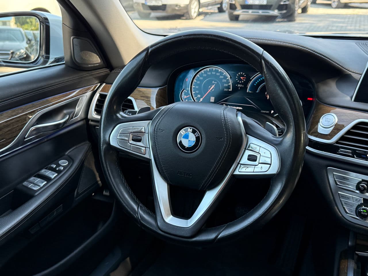 BMW 740e 2017 — Миниатюра 12