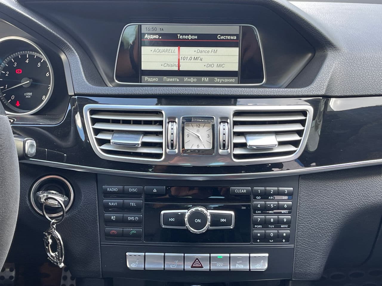 Mercedes E 200 2013 — Миниатюра 10