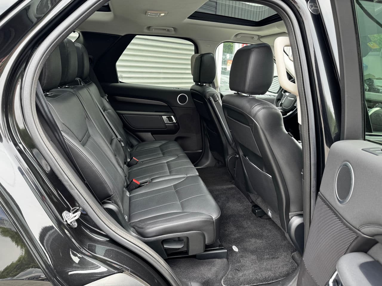 Land Rover Discovery 2017 — Миниатюра 23