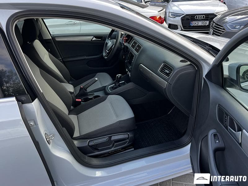 2017 Volkswagen Jetta — Miniatură 9