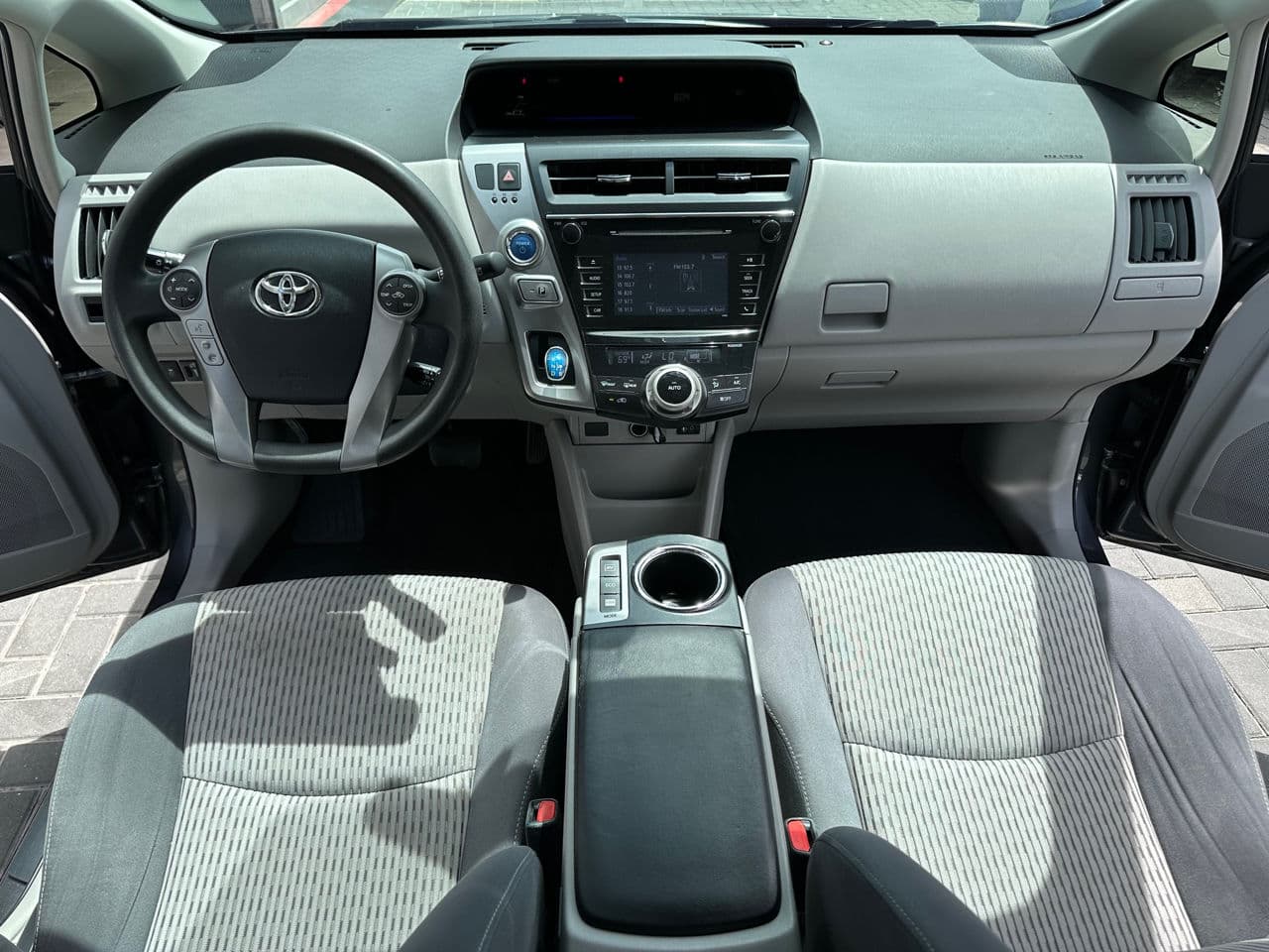 Toyota Prius Plus / V 2017 — Миниатюра 8