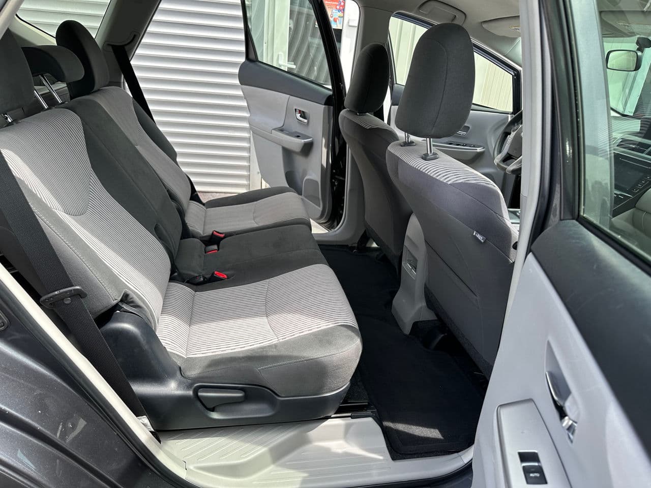 Toyota Prius Plus / V 2017 — Миниатюра 16