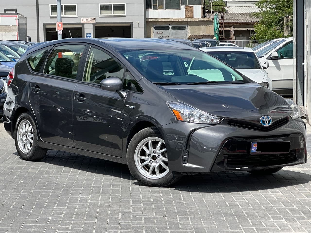 Toyota Prius Plus / V 2017 — Миниатюра 2