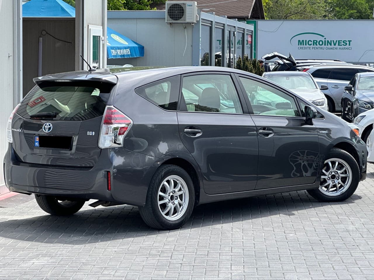 Toyota Prius Plus / V 2017 — Миниатюра 3