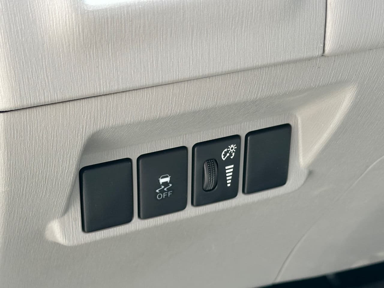 Toyota Prius Plus / V 2017 — Миниатюра 13