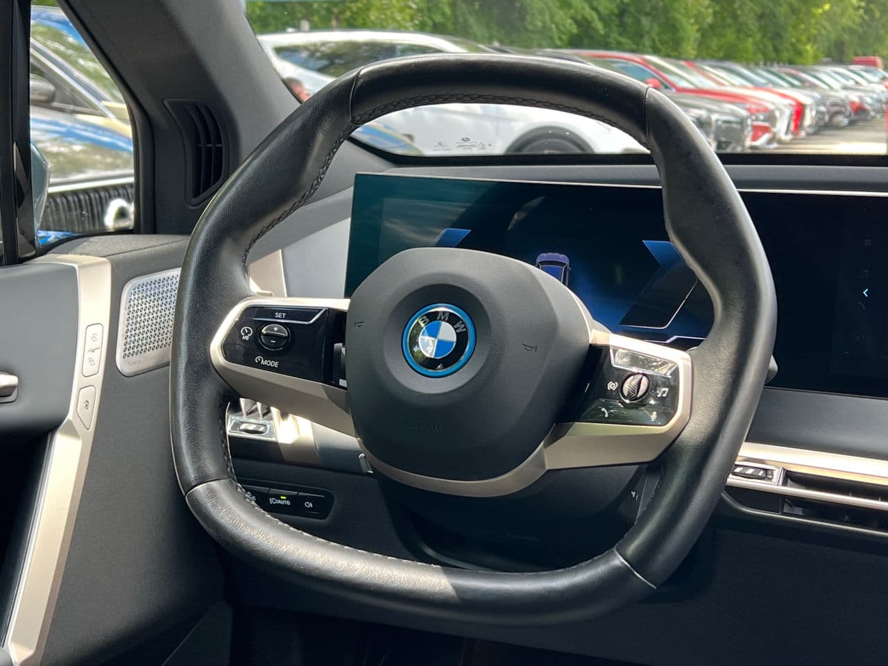 BMW iX M60 2022 — Миниатюра 10