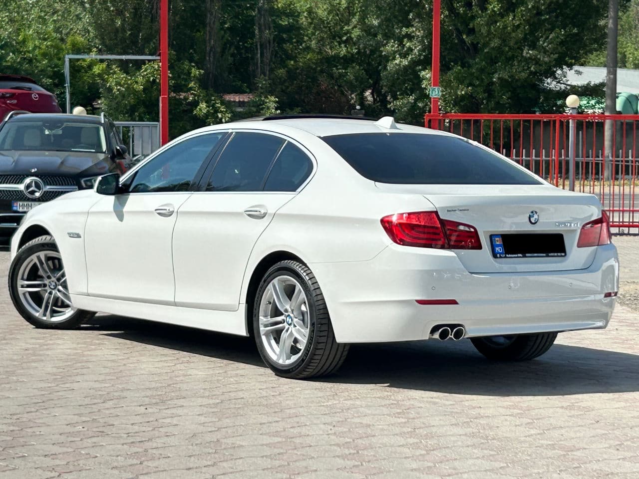 BMW 520 2012 — Миниатюра 2