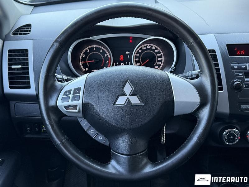 Mitsubishi Outlander XL 2011 — Миниатюра 10