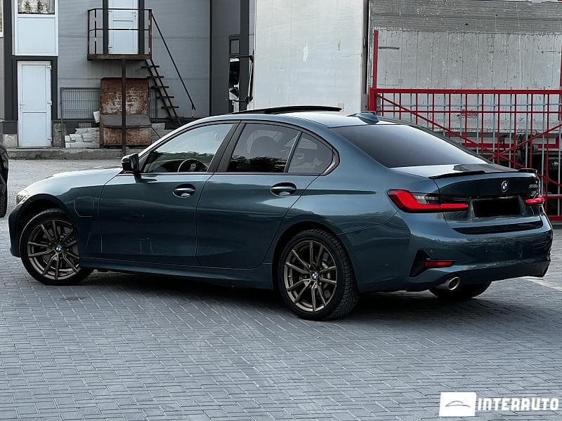 BMW 330E 2019 — Миниатюра 2