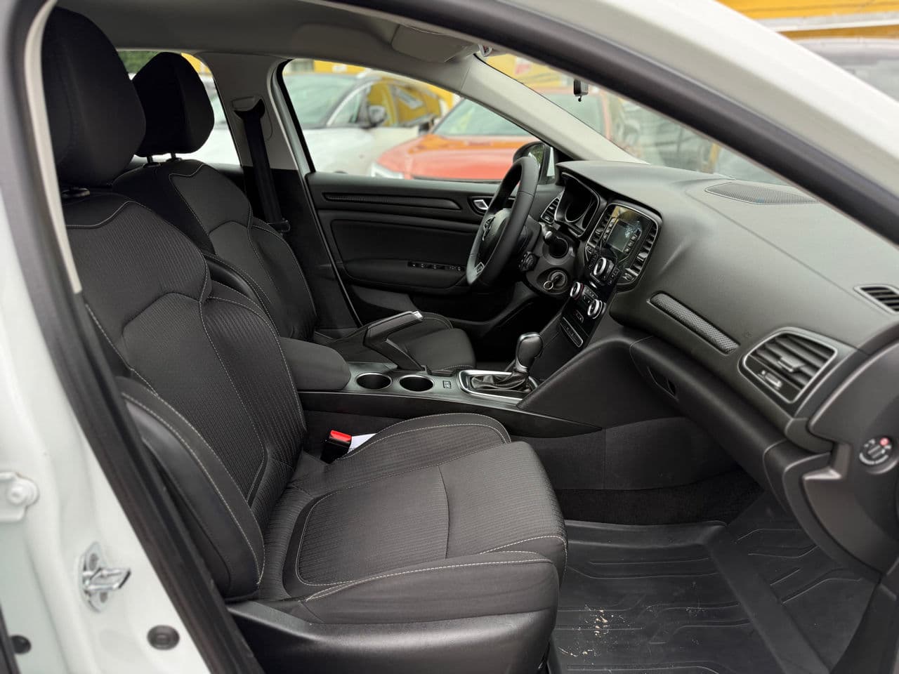 2019 Renault Megane — Miniatură 12