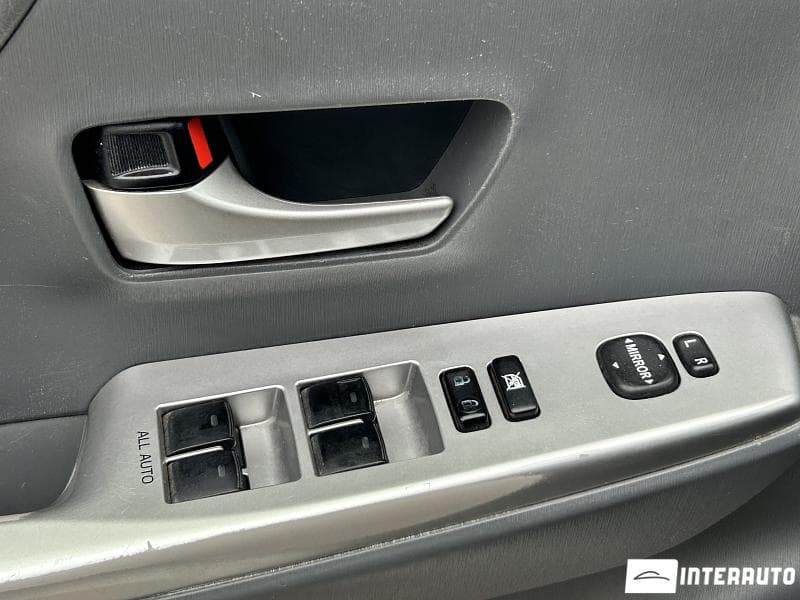 Toyota Prius Plus / V 2012 — Миниатюра 7